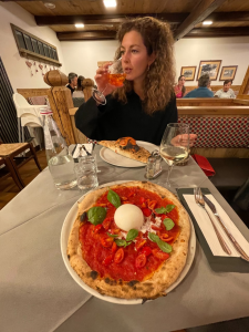 Pizza bufala et Spritz à Cortina d'Ampezzo © Marie Locatelli